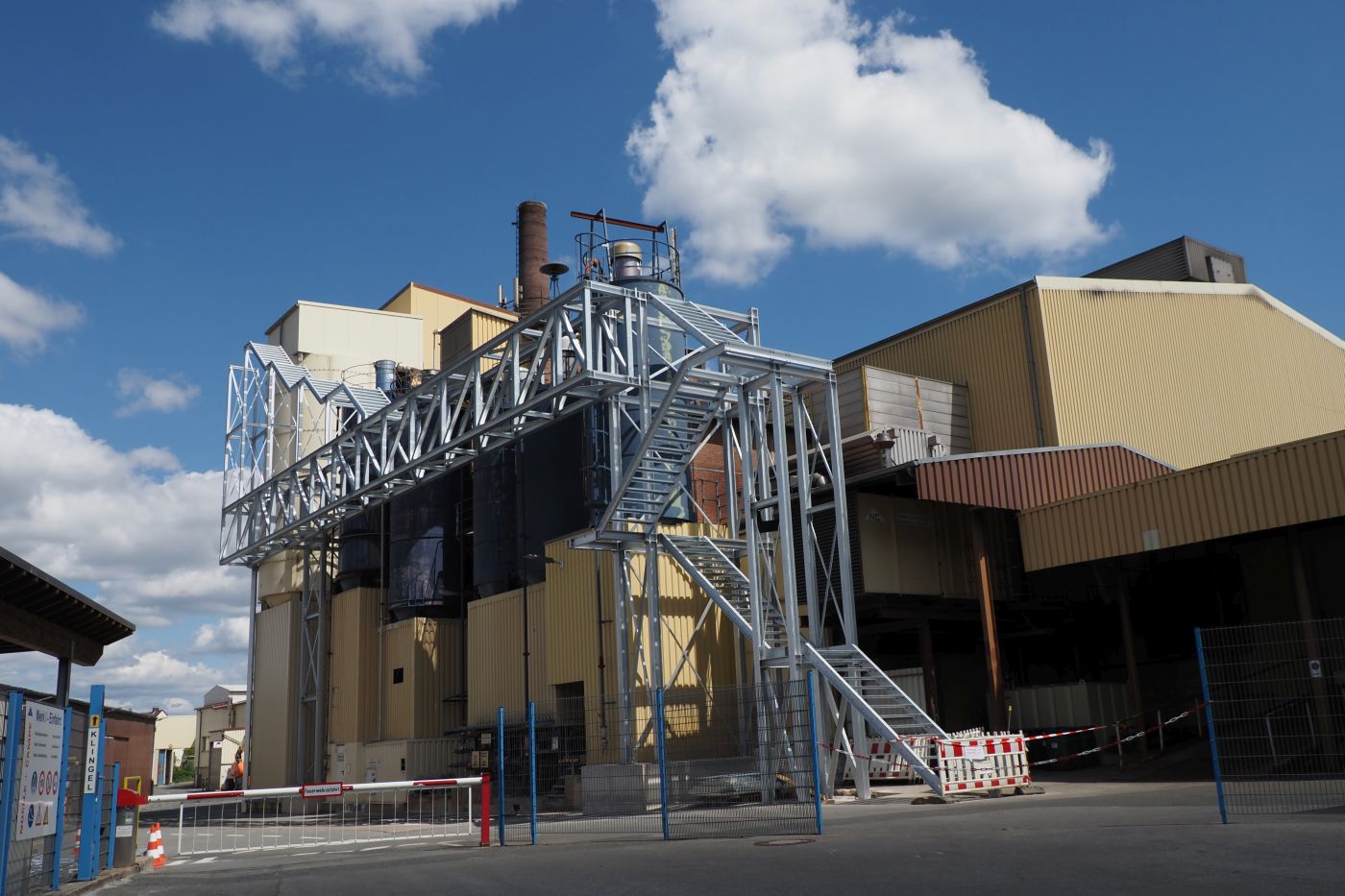 Brücke zur Begehung der Silos