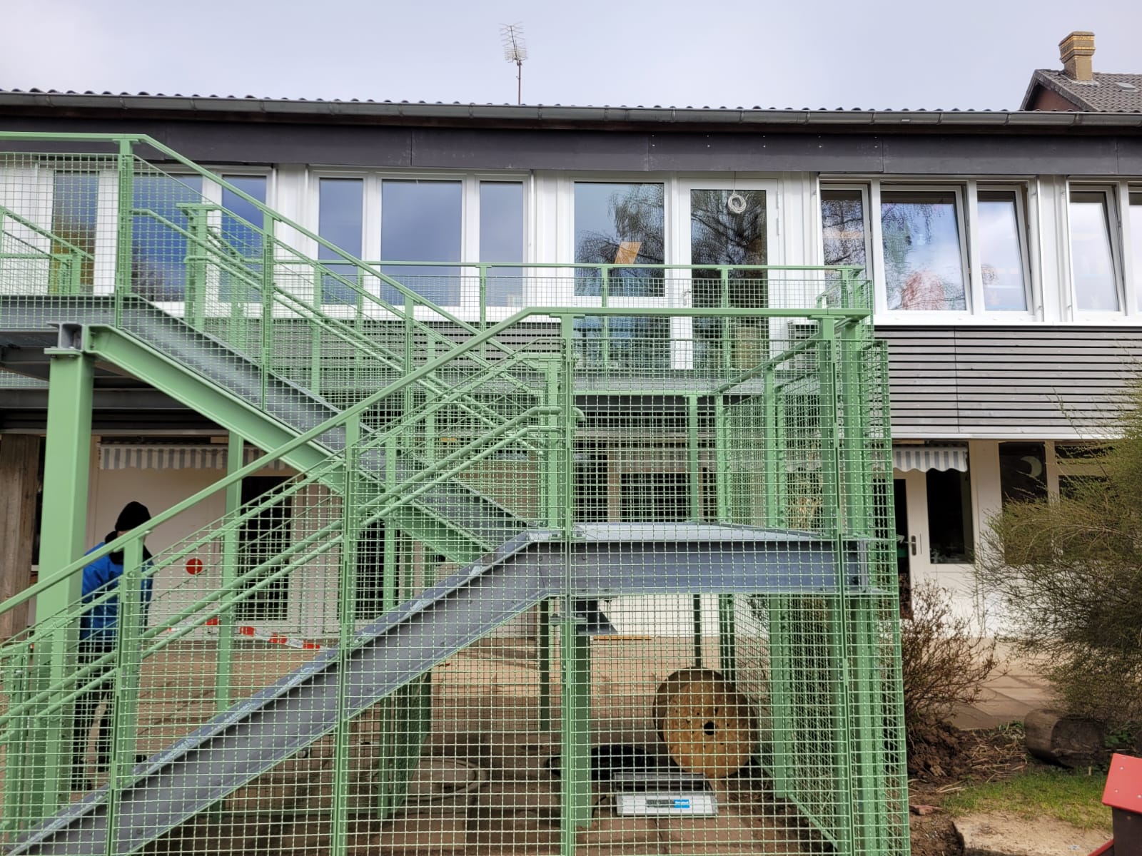 Kita Stadtoldendorf Fluchtreppenanlage mit Balkon